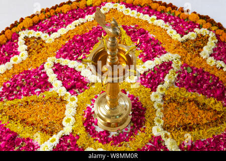 Bunte Rangoli auf dem Boden, Indien Stockfoto