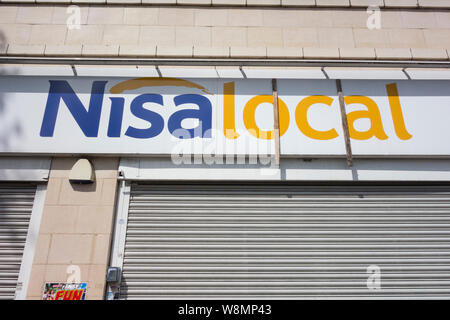 Ein Nisa lokalen Speicher, Odeon Parade, London Road, Hounslow, London, Großbritannien Stockfoto