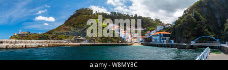 Hafen von Cudillero, einem Fischerdorf im Norden Spaniens. Asturien, Spanien Stockfoto