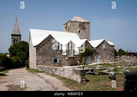 Museum der Insel Brac und alte steinerne Fragmente in Skrip in Kroatien Stockfoto