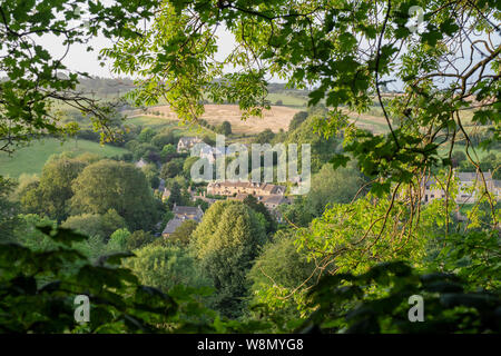 Über Naunton Dorf am Abend Sommer Licht. Naunton, Cotswolds, Gloucestershire, England Stockfoto