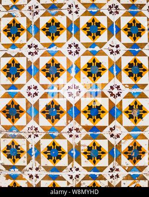 Alten portugiesischen Fliesen. Klassische Architektur und Kirche aus Portugal. Jahrgang kulturellen Stil. Stockfoto