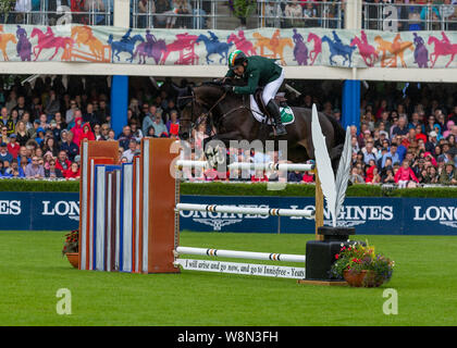 Dublin, Irland, 09. August 2019. Cian O'Connor für Team Irland konkurrieren für den Aga Khan Schale in der longines Nations Cup Springreiten am RDS Dublin Horse Show. Quelle: John Rymer/Alamy leben Nachrichten Stockfoto