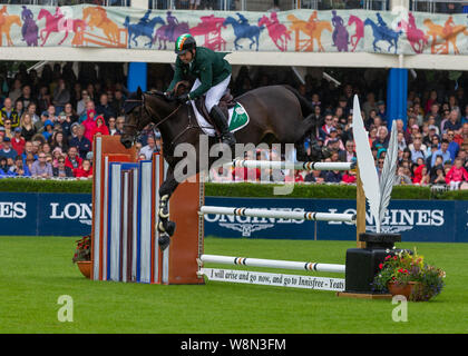 Dublin, Irland, 09. August 2019. Cian O'Connor für Team Irland konkurrieren für den Aga Khan Schale in der longines Nations Cup Springreiten am RDS Dublin Horse Show. Quelle: John Rymer/Alamy leben Nachrichten Stockfoto