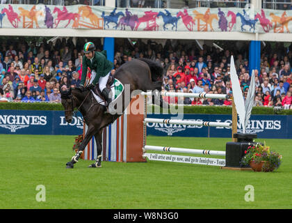 Dublin, Irland, 09. August 2019. Cian O'Connor für Team Irland konkurrieren für den Aga Khan Schale in der longines Nations Cup Springreiten am RDS Dublin Horse Show. Quelle: John Rymer/Alamy leben Nachrichten Stockfoto