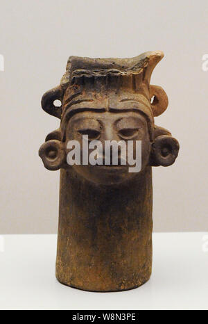 Vase mit menschlichen Kopf eingerichtet. Keramik, Zapotec Kultur (Monte Alban III). Frühen und Mittleren klassische Periode (100-700 N.CHR.). Mexiko. Museum des Amerikas. Madrid, Spanien. Stockfoto