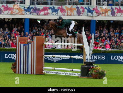 Dublin, Irland, 09. August 2019. Shane Sweetnam für Team Irland konkurrieren für den Aga Khan Schale in der longines Nations Cup Springreiten am RDS Dublin Horse Show. Quelle: John Rymer/Alamy leben Nachrichten Stockfoto