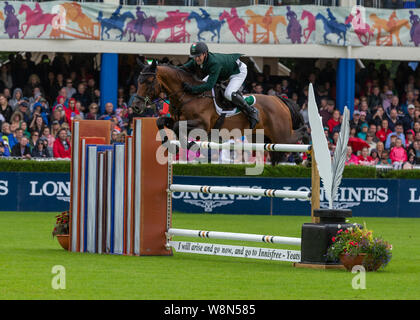 Dublin, Irland, 09. August 2019. Shane Sweetnam für Team Irland konkurrieren für den Aga Khan Schale in der longines Nations Cup Springreiten am RDS Dublin Horse Show. Quelle: John Rymer/Alamy leben Nachrichten Stockfoto