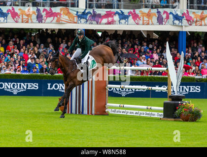 Dublin, Irland, 09. August 2019. Shane Sweetnam für Team Irland konkurrieren für den Aga Khan Schale in der longines Nations Cup Springreiten am RDS Dublin Horse Show. Quelle: John Rymer/Alamy leben Nachrichten Stockfoto