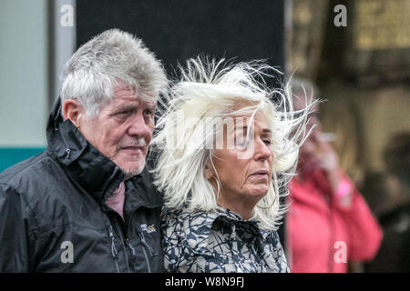 Windswept Haar Wind ausgeblasen Bad Hair Day windiges Wetter Sturm stürmischer Tag Landschaft windswept, Haar, Frau, weiblich, Wind, Porträt, lange Haare, Gesicht, im Freien, Erwachsener, Stil, Tag, Person, Frisur, Frauen, Mode, windig, Kopf und Schultern, Haar, Tag, schlecht, Frau, weiblich, Mädchen, unordentlich, Kopf, brünett, wild, lange, Bad Hair Day, blond, blonde, Windig, windig, Wetter, Wind, Wind, Sturm, Unwetter, Sturm, Wetter, Gewirr, verwirrte, Landschaft, eine Person, a, uk, Gale, Stürme, Stockfoto