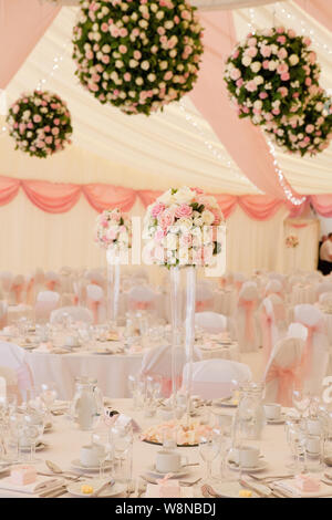 Rosa Hochzeit Blumenschmuck Stockfoto