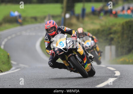 Stromkreis Dundrod, Belfast, Nordirland, Großbritannien. 10 August, 2019. Ulster Grand Prix Straße Rennen, Race Day; Davey Todd nimmt auf dem 3. Platz auf dem MILENCO Padgetts Honda in der Supersport Rennen - Leitartikel nur mit der Credit: Aktion Plus Sport Bilder/Alamy Live News Credit: Aktion Plus Sport Bilder/Alamy leben Nachrichten Stockfoto