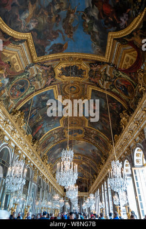 Kunstvoll bemalte Decke der Halle der Spiegel in der King's State Apartment - Palast von Versailles Yvelines, Region Île-de-France Frankreich Stockfoto