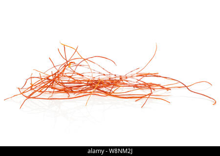 Menge ganzes red chili threads Makro auf weißem Hintergrund Stockfoto