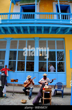 Straßenmusikanten in der Altstadt von Havanna Stockfoto
