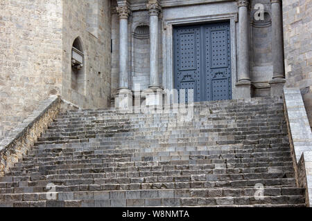 Kathedrale von Esglesia de Sant Feliu in Girona, Katalonien. Parvis Stockfoto