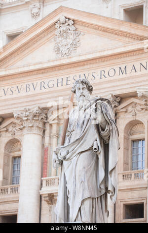 Statue des Hl. Paulus, Rom, Italien Stockfoto
