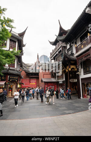 CHINA, Shanghai, 8. Mai 2019 - Tempel (Chenghuang Miao) Stadt Gottes top Touristen vor Ort in Shanghai China im Frühling Sommer Shopping Bereich Stockfoto