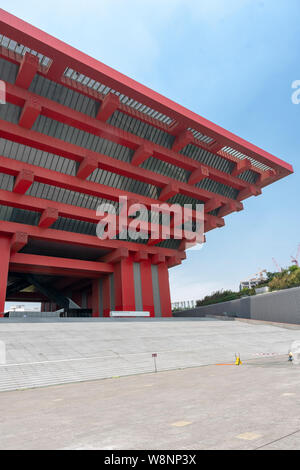 CHINA, Shanghai, 8. Mai 2019 - Blick auf Shanghai Art Museum China World Expo 2010 China Pavillon am Haupteingang Stockfoto