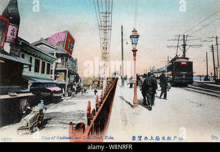 [1910s Japan - Straßenbahn über die Brücke in Kobe] - Eine Straßenbahn pass auf Aioibashi Brücke (相生橋), eine Eisenbahn Überführung in Aioicho, Kobe, Hyogo Präfektur. 20. jahrhundert alte Ansichtskarte. Stockfoto