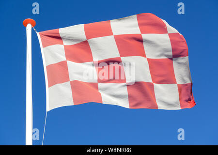 Flagge der niederländischen Provinz Noord-Brabant fliegen im wind Stockfoto