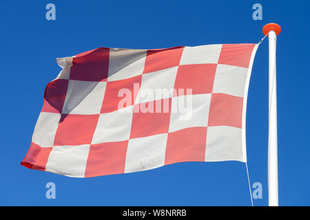 Flagge der niederländischen Provinz Noord-Brabant fliegen im wind Stockfoto