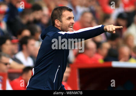 London, Großbritannien. 10 Aug, 2019. Stoke City Manager Nathan Jones in Aktion auf dem Touch. EFL Skybet Meisterschaft übereinstimmen, Charlton Athletic v Stoke City im Tal in London am Samstag, den 10. August 2019. Dieses Bild dürfen nur für redaktionelle Zwecke verwendet werden. Nur die redaktionelle Nutzung, eine Lizenz für die gewerbliche Nutzung erforderlich. Keine Verwendung in Wetten, Spiele oder einer einzelnen Verein/Liga/player Publikationen. pic von Steffan Bowen/Andrew Orchard sport Fotografie/Alamy Live news Credit: Andrew Orchard sport Fotografie/Alamy leben Nachrichten Stockfoto