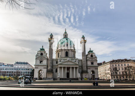 Wiener Karlskirche aka Karlskirche Wien Österreich außen Stockfoto