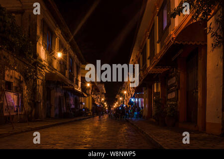 Vigan City. Vigan, Philippinen - 14 Juli, 2019: Die Stadt Vigan in der Nacht. Es ist ein Weltkulturerbe, er ist einer der wenigen spanischen Städte Le Stockfoto