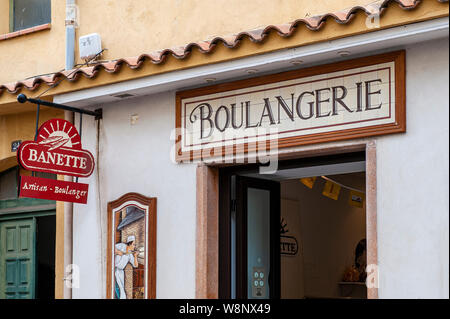 Baker's Shop in Calvi, Korsika Frankreich. Das ist ein traditionelles Kunsthandwerk boulangerie täglich frisches Brot zu backen. Stockfoto