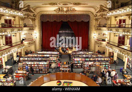 In einem ehemaligen Oper, El Ateneo in Buenos Aires ist wohl einer der schönsten Buchhandlungen in der Welt Stockfoto