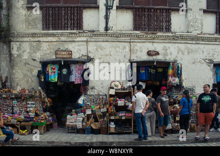 Juli 14, 2019-Vigan Philippinen: Die Straßen von Vigan vigan sourveniers Wo speichert und mechandise verkaufen Stockfoto