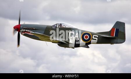 North American P-51D Mustang (G-SHWN) Airborne am Flying Legends Airshow am 14. Juli 2019 Stockfoto