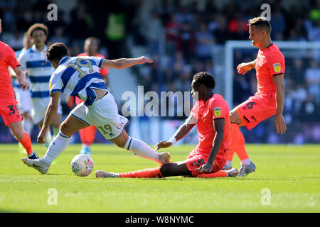 London, Großbritannien. 10 Aug, 2019. Ilias Lehrstuhl für Queens Park Rangers und Collin Quaner von Huddersfield Town während der efl Skybet Meisterschaft übereinstimmen, Queens Park Rangers v Huddersfield Town an Der kiyan Prinz Stiftung Stadium, Loftus Road in London am Samstag, den 10. August 2019. Dieses Bild dürfen nur für redaktionelle Zwecke verwendet werden. Nur die redaktionelle Nutzung, eine Lizenz für die gewerbliche Nutzung erforderlich. Keine Verwendung in Wetten, Spiele oder einer einzelnen Verein/Liga/player Publikationen. pic von Tom Smeeth/Andrew Orchard sport Fotografie/Alamy Live news Credit: Andrew Orchard sport Fotografie/Alamy leben Nachrichten Stockfoto