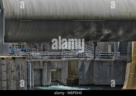 Wasserkraftwerk Stausee im Norden Umpqua River in der Umpqua National Forest, an den Soda Springs in den Kaskaden, Oregon. Aussicht auf den Damm. Stockfoto
