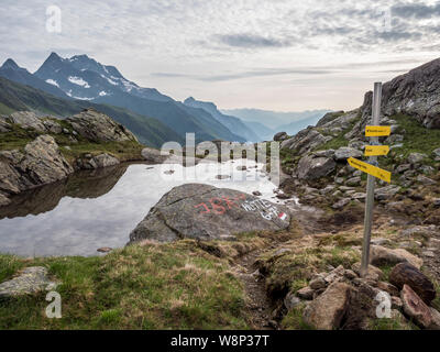 Zerklüftete Berglandschaft in der Nähe der Bremer Hütte Berghütte im Gschnitztal Tal der Stubaier Alpen in der Nähe von Steinach im österreichischen Tirol Stockfoto