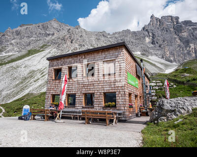 Der tribulaun Hütte Berghütte im Herzen der Tribulaun Berge der Stubaier Alpen und Gschnitztal Tal in der Nähe von Steinach im österreichischen Tirol Stockfoto