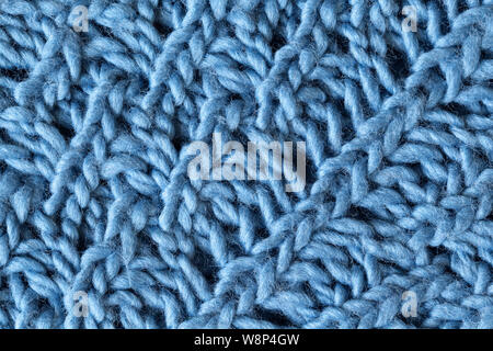 Gestrickte wollene strukturierte Oberfläche, Makro. Soft grau blau Merinowolle Muster, Hintergrund, Nahaufnahme. Herbst und Winter flach. Skandinavischer minimalistischer Stil. Stockfoto
