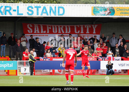 Crawley, Großbritannien. 10 Aug, 2019. Salford City Fans während der efl Sky Bet Liga 2 Übereinstimmung zwischen Crawley und Salford Stadt an der Checkatrade.com Stadium, Crawley in England am 10. August 2019. Foto von Carlton Myrie. Nur die redaktionelle Nutzung, eine Lizenz für die gewerbliche Nutzung erforderlich. Keine Verwendung in Wetten, Spiele oder einer einzelnen Verein/Liga/player Publikationen. Credit: UK Sport Pics Ltd/Alamy leben Nachrichten Stockfoto