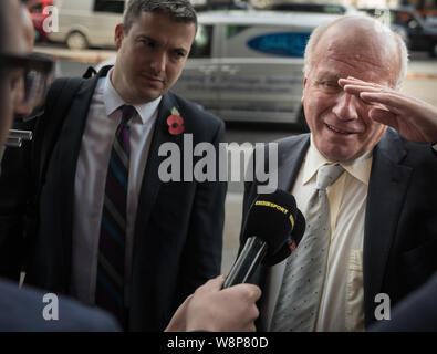 Portcullis House, London, Großbritannien. 25. Oktober 2015. Greg Dyke, Vorsitzender des Fußball-Verband kommt an Portcullis House in Westminster zu besuchen Stockfoto