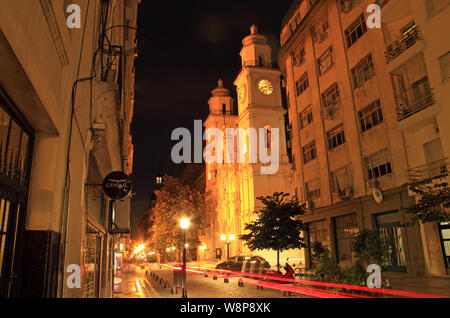 St. Ignatius Kirche, hier am späten Abend gesehen, ist eine der ältesten Kirchen in dem südamerikanischen Land Argentinien Stockfoto