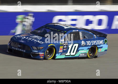 Brooklyn, Michigan, USA. 10 Aug, 2019. Monster Energy NASCAR Fahrer Aric Almirola (10) Führt eine Runde am Michigan International Speedway. Credit: Scott Mapes/ZUMA Draht/Alamy leben Nachrichten Stockfoto