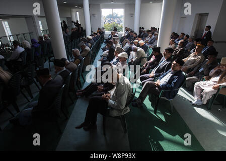 Baitul Futuh Moschee, London, London, Großbritannien. 2. Oktober 2015. Die Morden Baitul Futuh Moschee, öffnete seine Tore für Tausende von muslimischen Gläubigen für Freitag Stockfoto