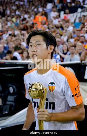 Fußball - VALENCIA VS FC Internazionale Milano Valencia in Aktion während der Präsentation übereinstimmen, zwischen Valencia und Internazionale Milano am 10. August 2019 im Stadium Mestalla in Valencia, Spanien. Lee Kang-In Foto: Xisco Navarro Credit: CORDON PRESSE/Alamy leben Nachrichten Stockfoto