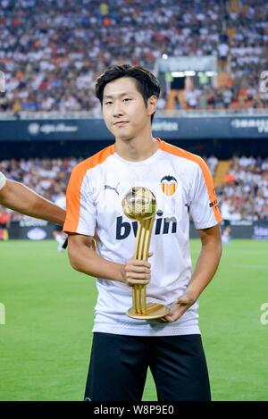 Fußball - VALENCIA VS FC Internazionale Milano Valencia in Aktion während der Präsentation übereinstimmen, zwischen Valencia und Internazionale Milano am 10. August 2019 im Stadium Mestalla in Valencia, Spanien. Lee Kang-In Foto: Xisco Navarro Credit: CORDON PRESSE/Alamy leben Nachrichten Stockfoto