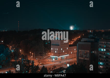 Chemnitz Sachsen Deutschland Juni 08 2018: Museum gunzenhauser in der Nacht vor einem Feuerwerk. Stockfoto