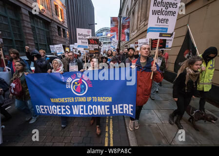 Manchester, Großbritannien. 6. Oktober 2015. Bis zu Hundert Demonstranten nahmen an einer Demonstration durch die Straßen von Central Manchester. Der Protest, organi Stockfoto