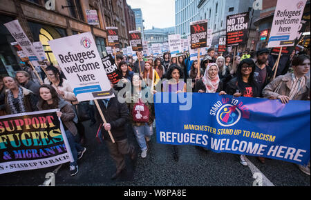 Manchester, Großbritannien. 6. Oktober 2015. Bis zu Hundert Demonstranten nahmen an einer Demonstration durch die Straßen von Central Manchester. Der Protest, organi Stockfoto