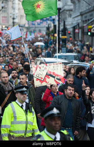 Regent Street, London, UK. 11. Oktober 2015. Bis zu 2000 britischen Kurden, Türken und Sympathisanten nehmen Sie teil an einer Demonstration in London prot Stockfoto