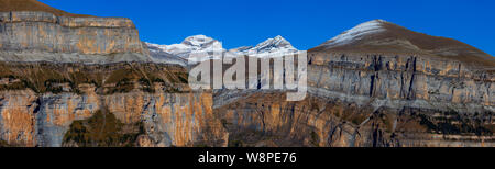 Panoramablick auf den Nationalpark Ordesa y Monte Perdido. Pyrenäen, Spanien Stockfoto